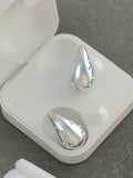 Haute Sauce The Small Dented Teardrop Stud Earrings - Metallic Silver