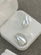Haute Sauce The Small Dented Teardrop Stud Earrings - Metallic Silver