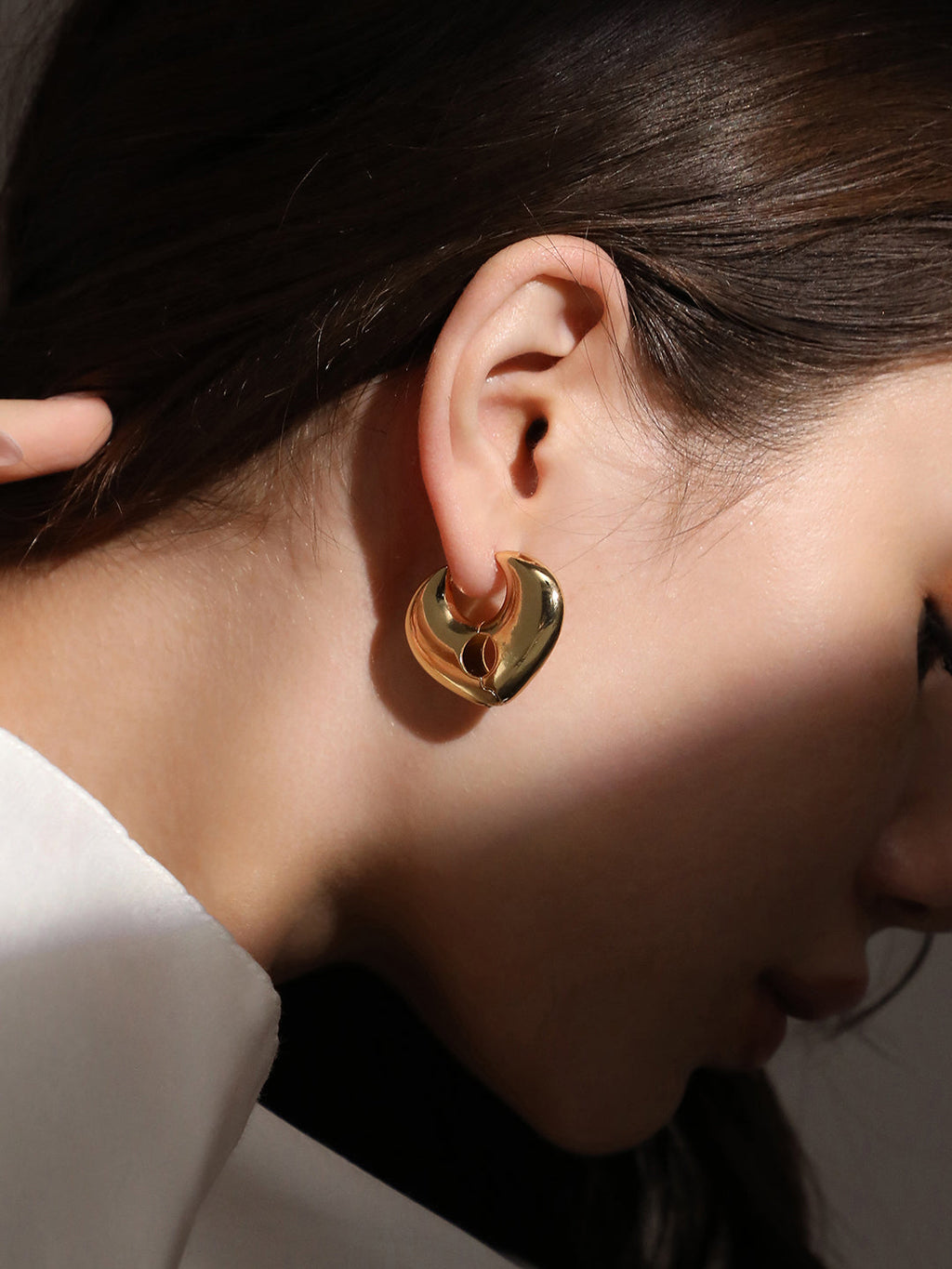 The Arched Hoop Earrings - California Gold
