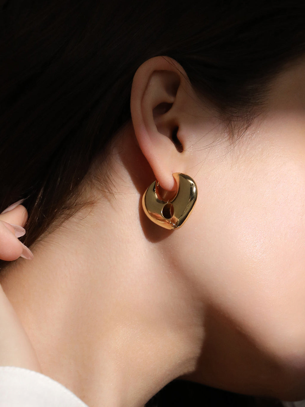 The Arched Hoop Earrings - California Gold