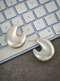 The Chunky-Lumé Hoop Earrings - Metallic Silver
