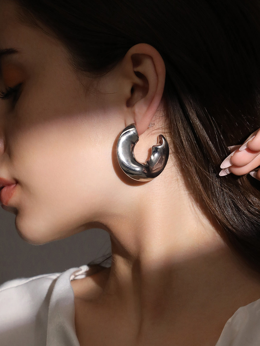 Haute Sauce The Chunky-Swirl Hoop Earrings - Metallic Silver