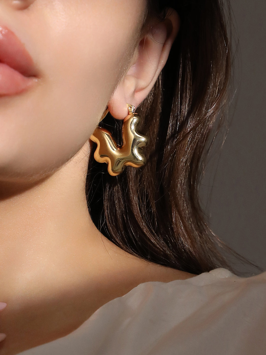 The Coronéa Hoop Earrings - California Gold