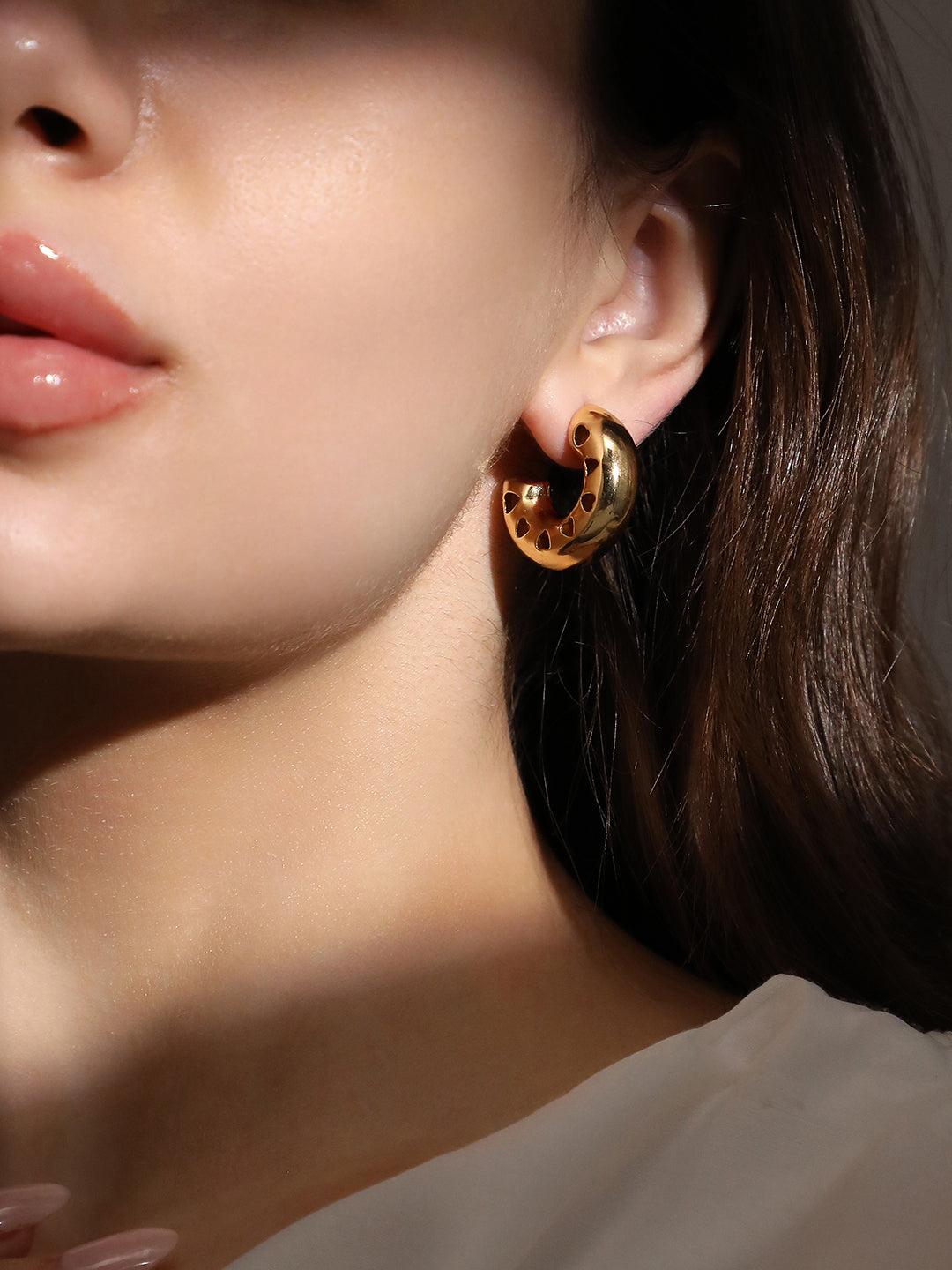 The Coeur Hoop Earrings - California Gold