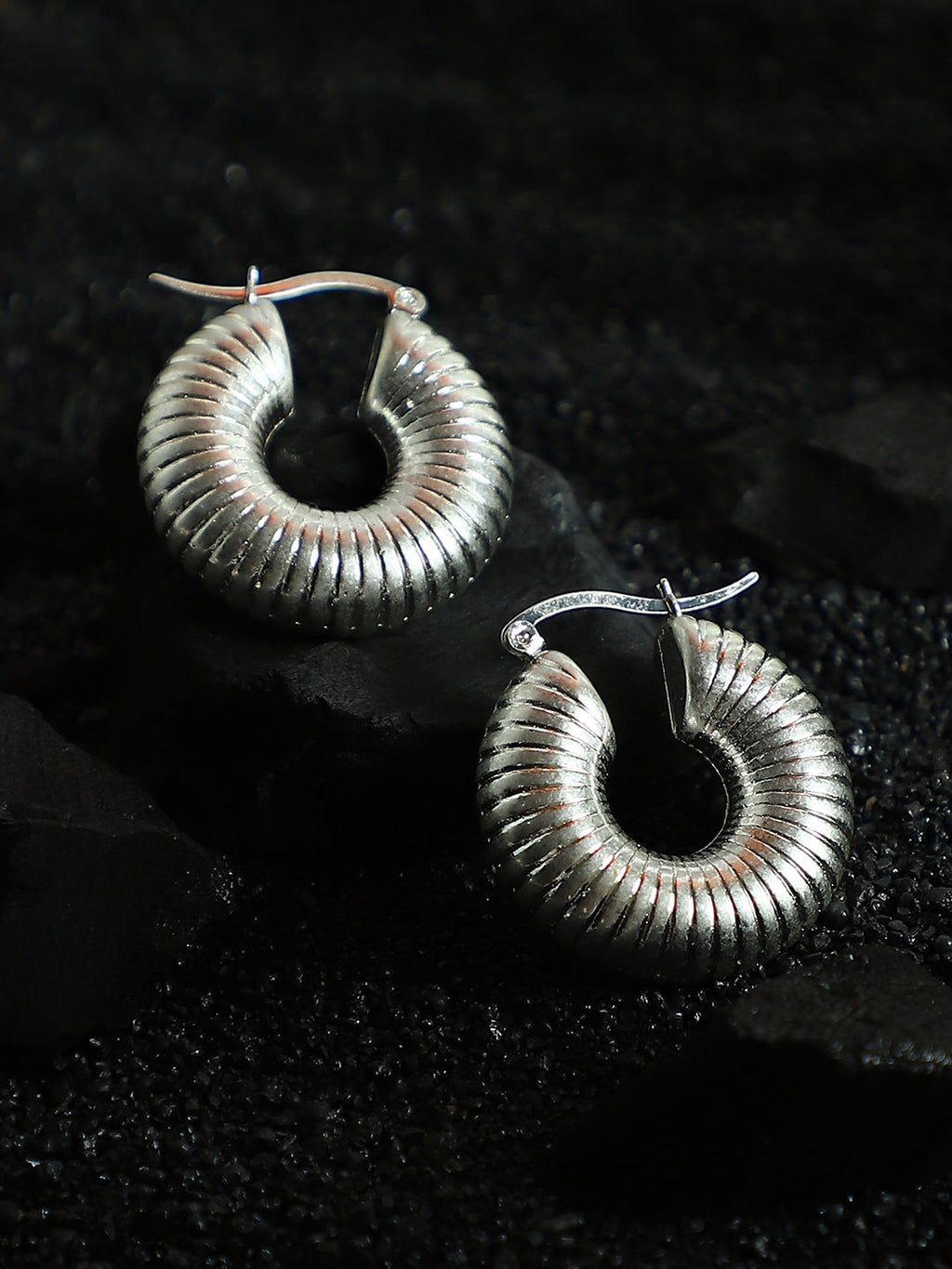 Haute Sauce The Snake-Ribbed Hoop Earrings - Metallic Silver