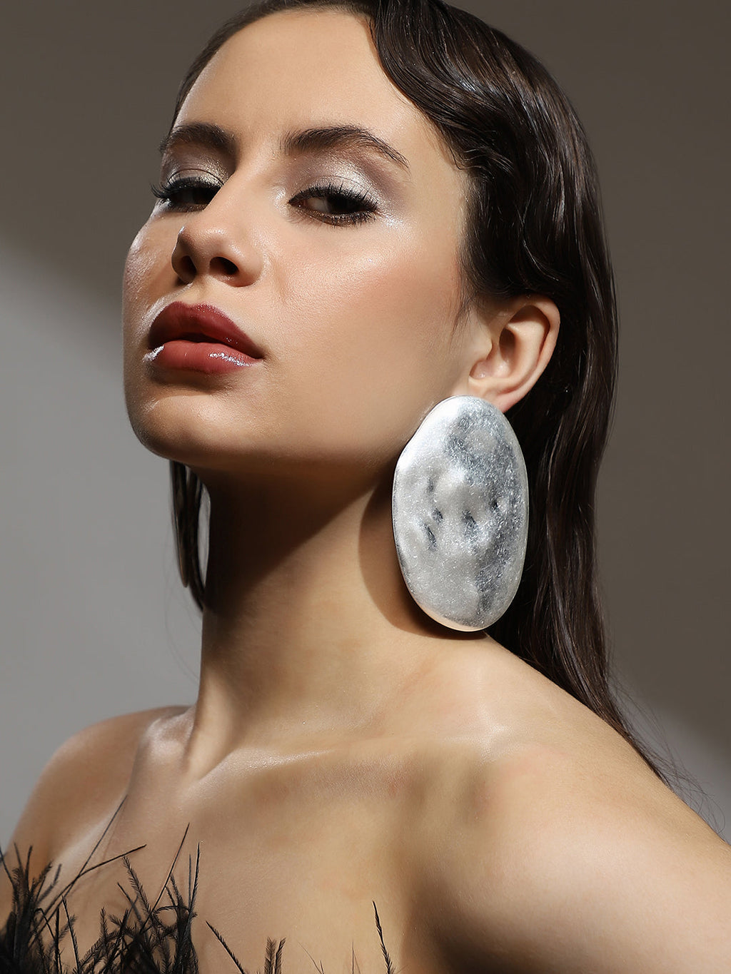 Haute Sauce The Dented-Plate Drop Earrings - Metallic Silver