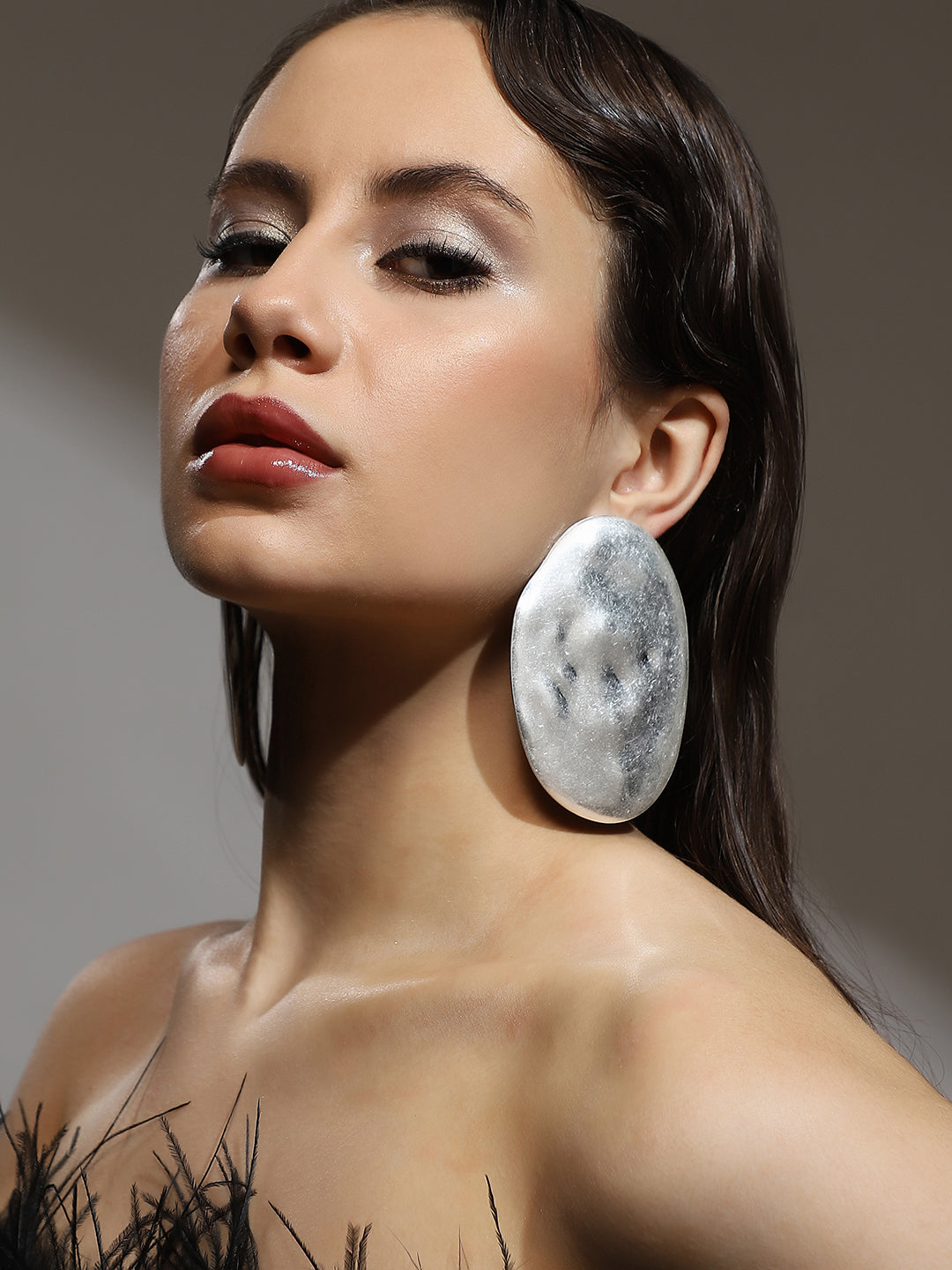 Haute Sauce The Dented-Plate Drop Earrings - Metallic Silver
