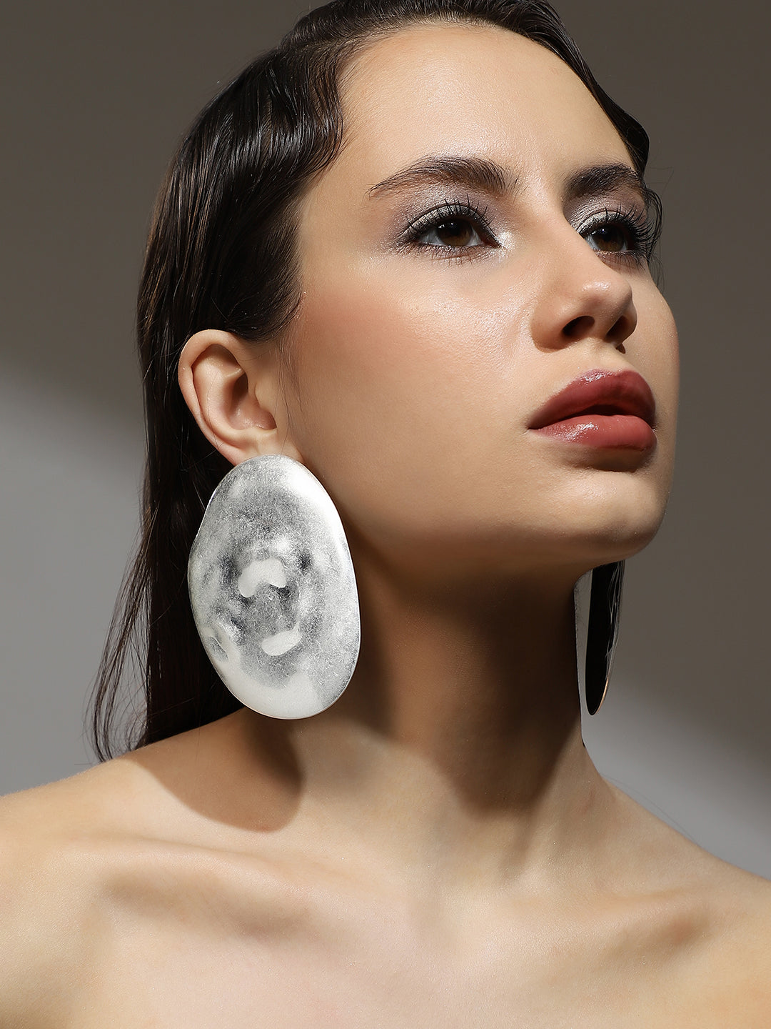 Haute Sauce The Dented-Plate Drop Earrings - Metallic Silver