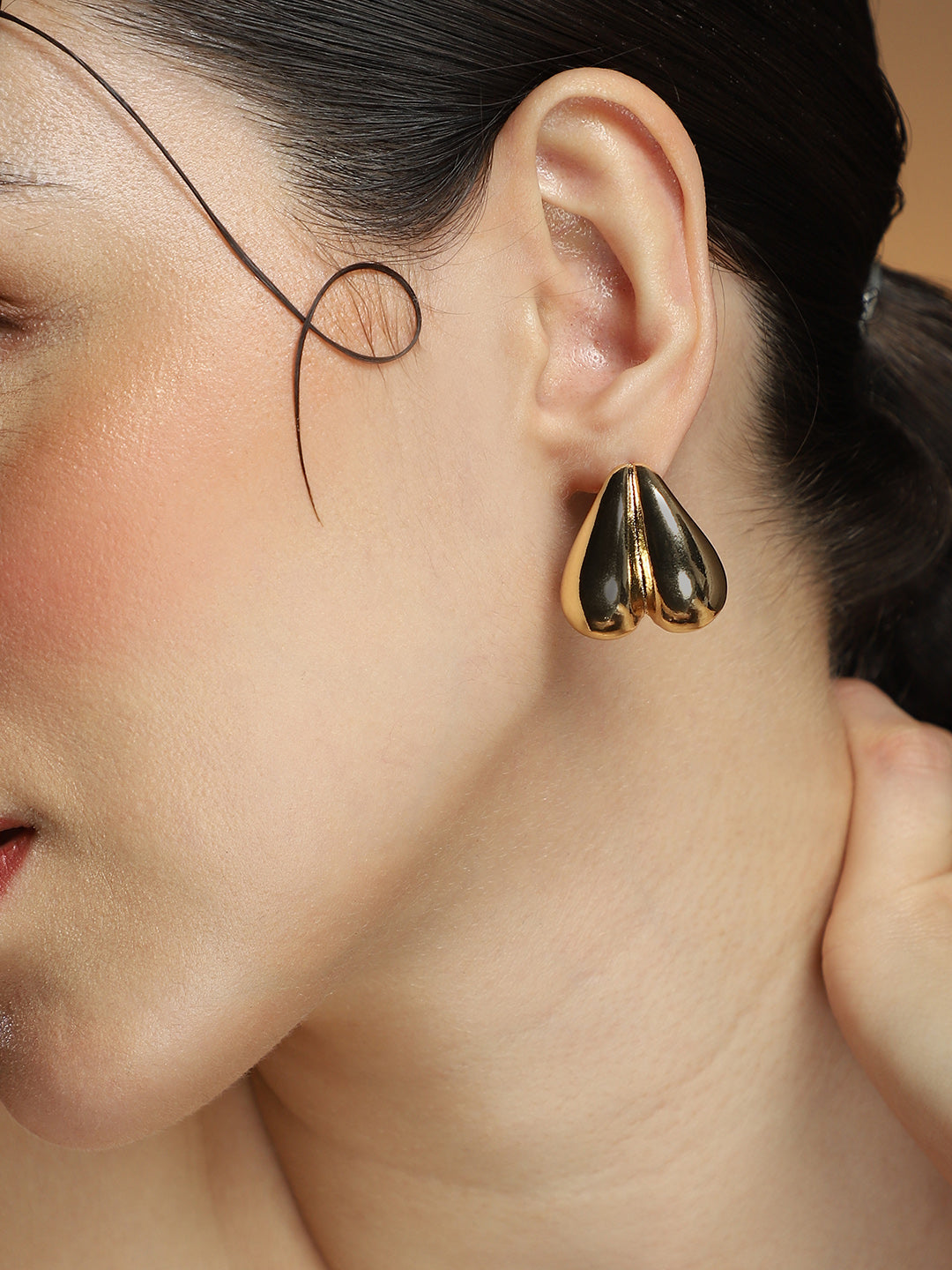 The Droplet-Heart Stud Earrings - California Gold