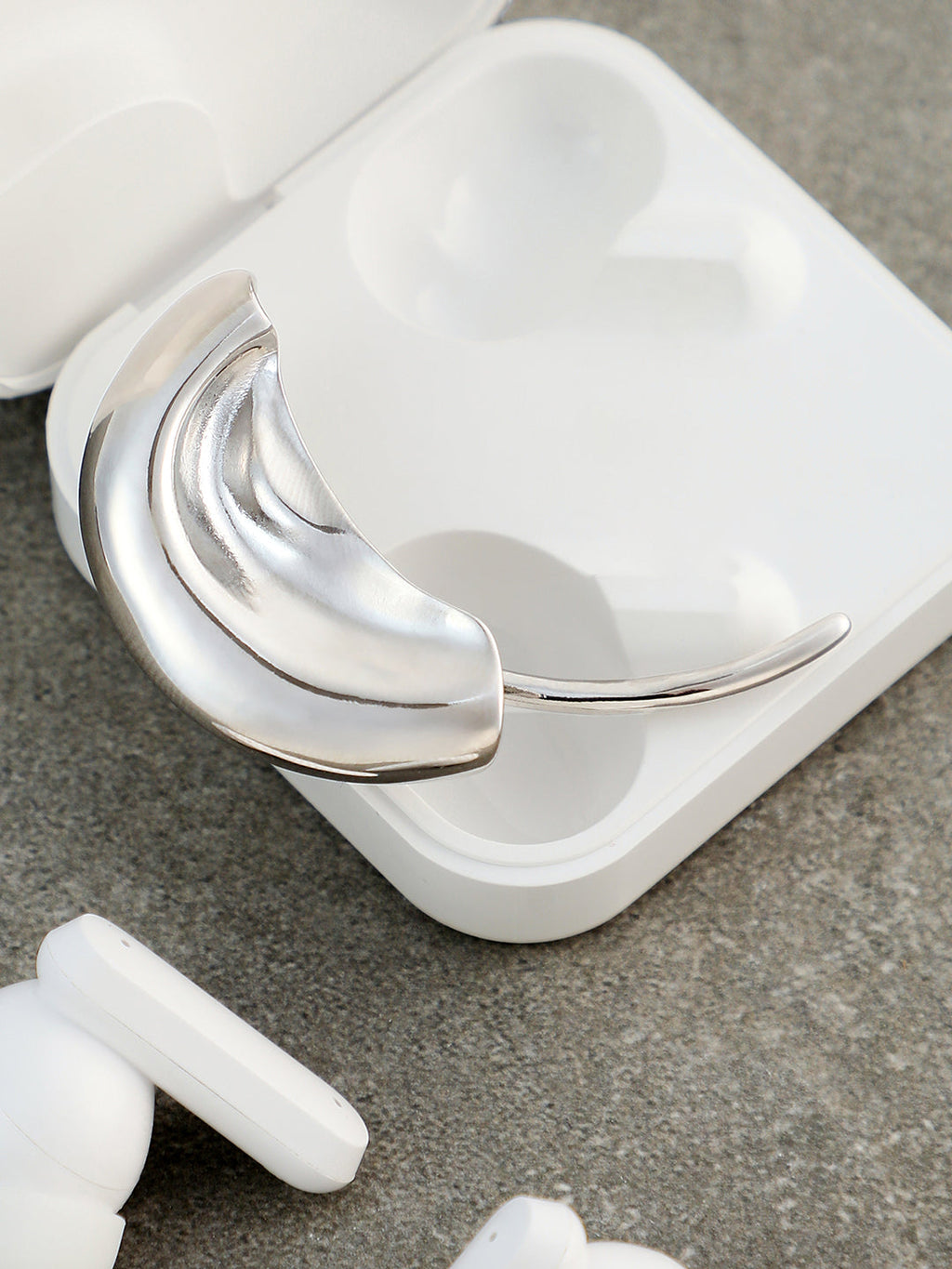 Haute Sauce The Metallic-Mold Cuff Earrings - Metallic Silver