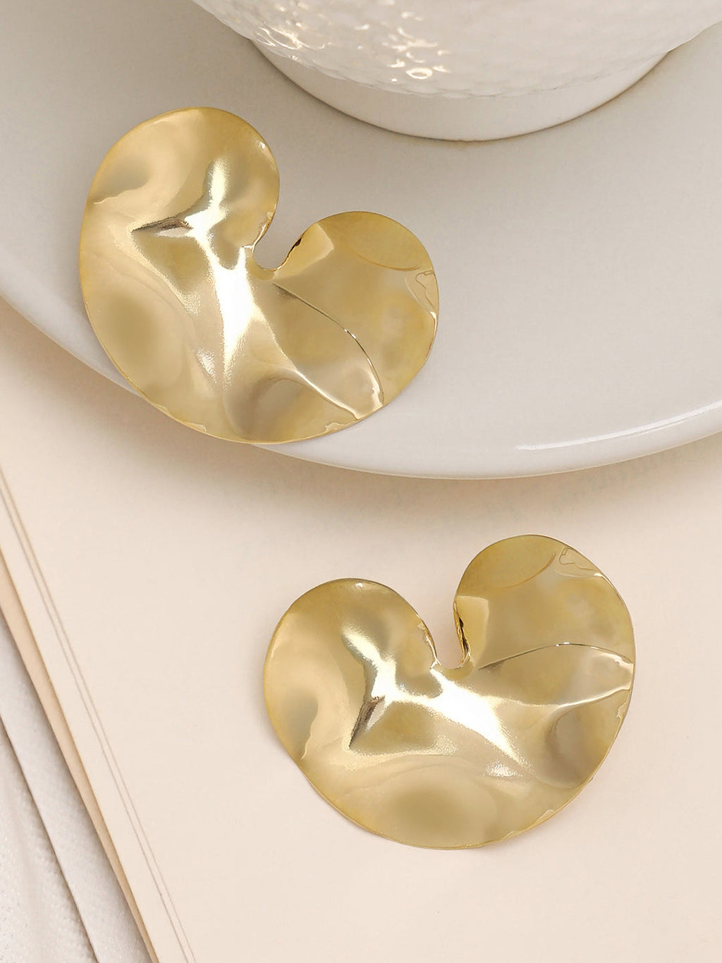 Haute Sauce The Hammered-Cuore Stud Earrings - California Gold