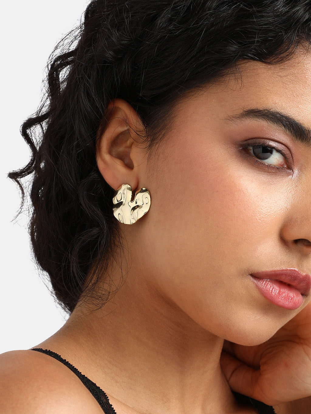 Haute Sauce The Hammered-Cuore Stud Earrings - California Gold