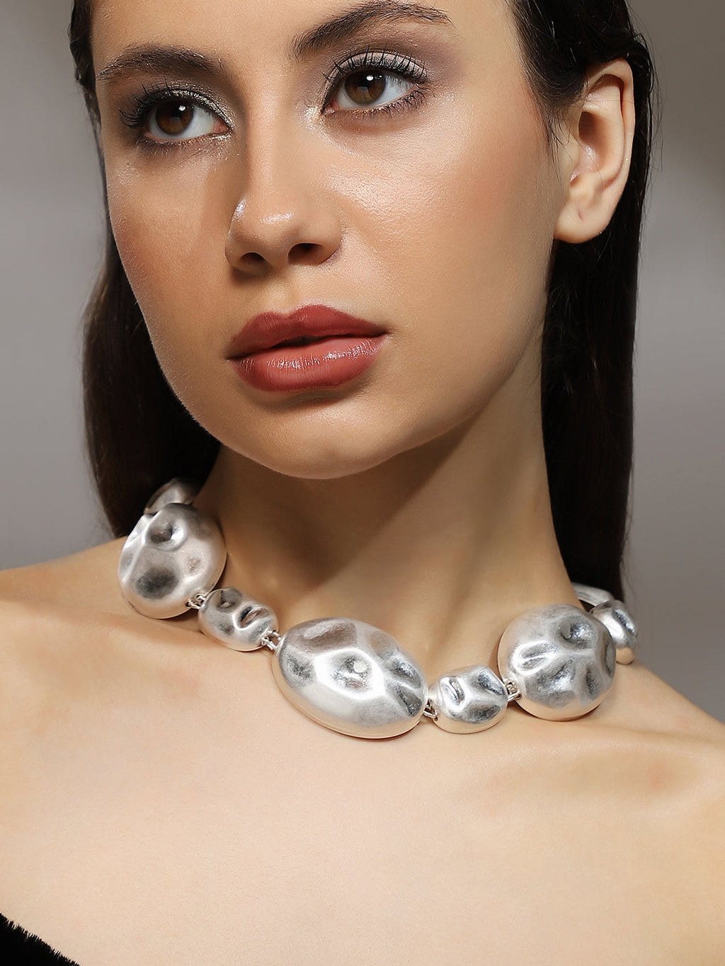Haute Sauce The Dented-Oblong Collar Necklace - Metallic Silver