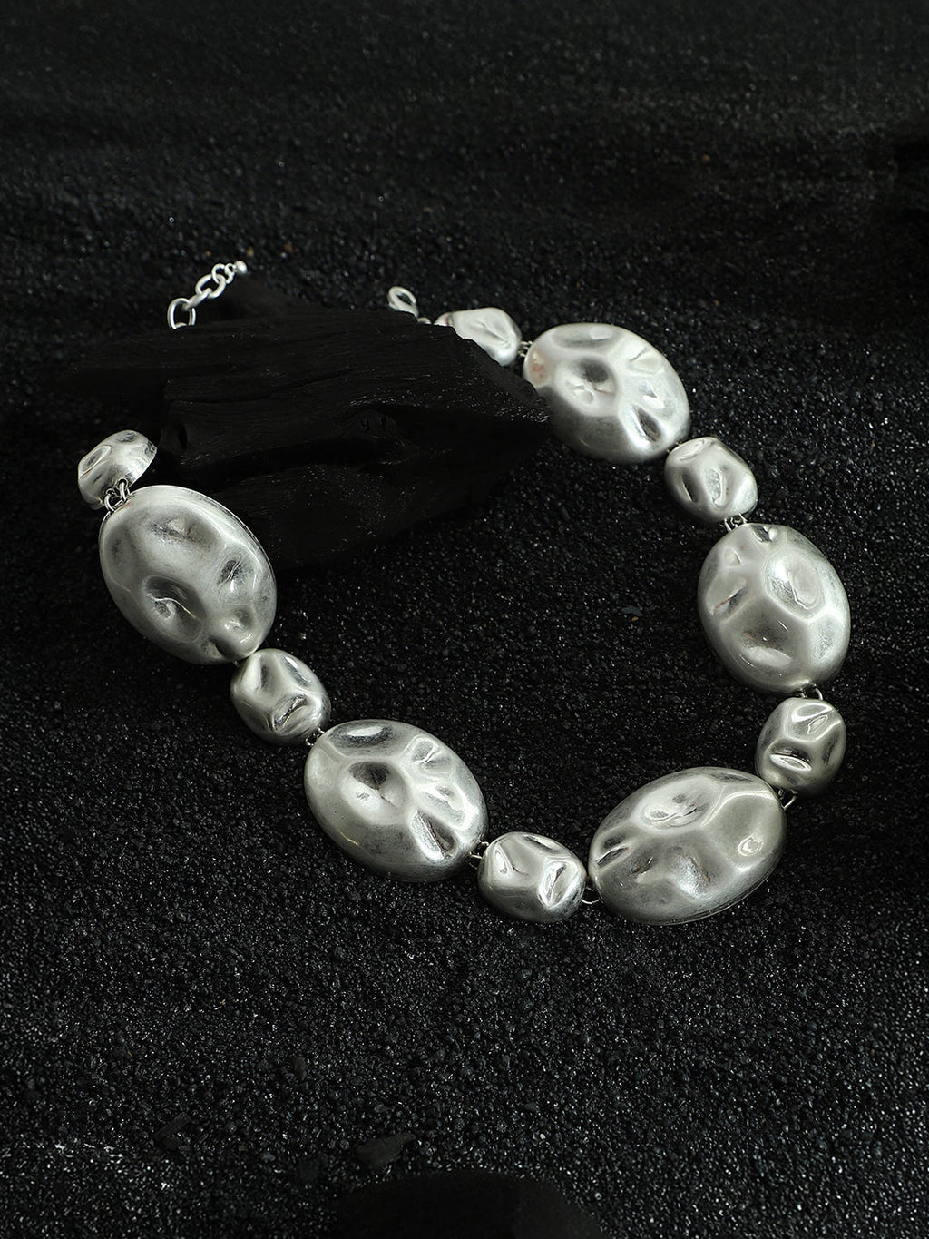 Haute Sauce The Dented-Oblong Collar Necklace - Metallic Silver