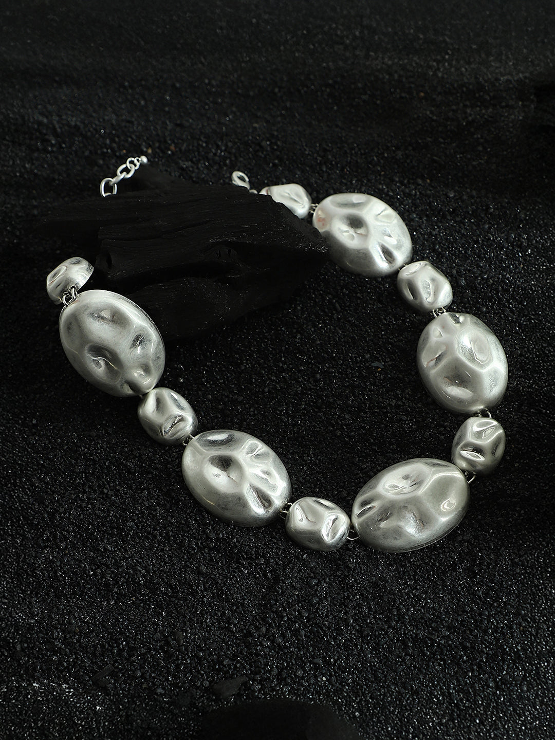 Haute Sauce The Dented-Oblong Collar Necklace - Metallic Silver