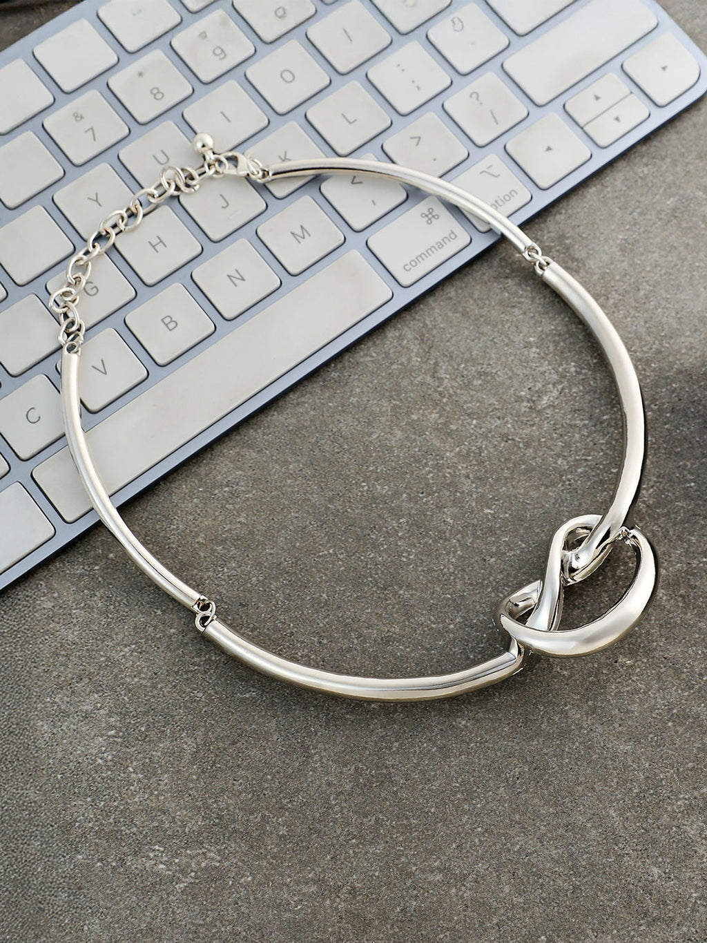 The Nodo Collar Necklace - Metallic Silver