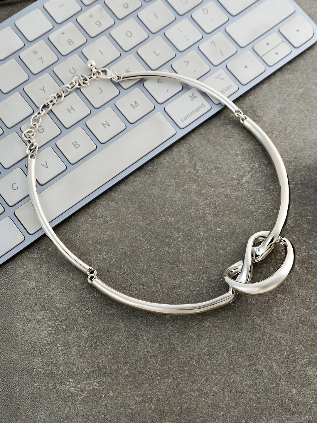 The Nodo Collar Necklace - Metallic Silver