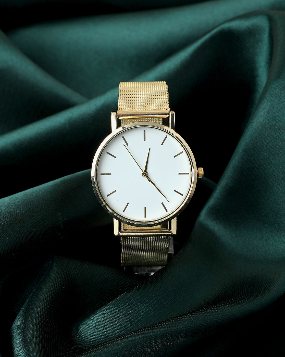 Sleek White Analog Round Dial With Gold Hour Marker & Gold Metal Mesh Strap