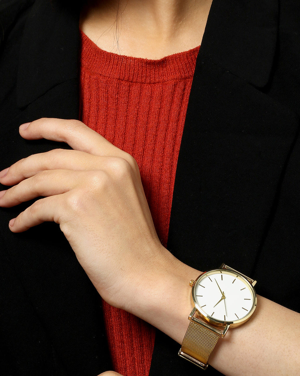 Sleek White Analog Round Dial With Gold Hour Marker & Gold Metal Mesh Strap