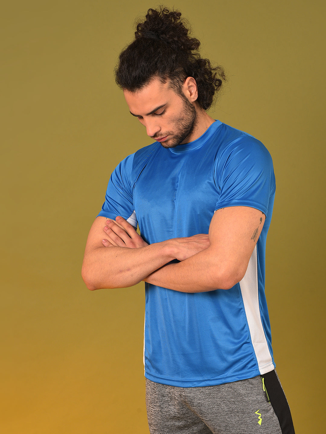 Campus Sutra Solid Active & Sports T-Shirt