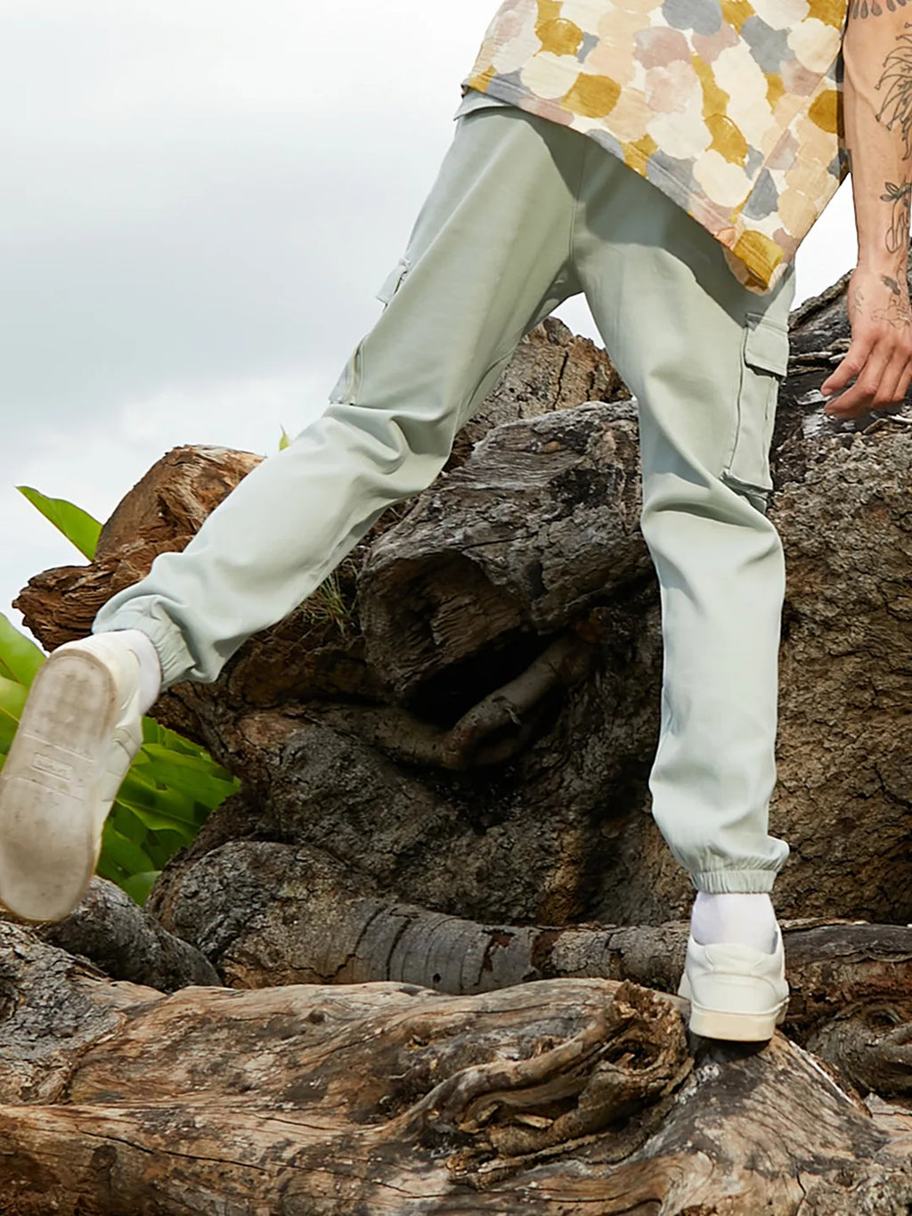 Campus Sutra Cuffed Hem Cargo Trousers