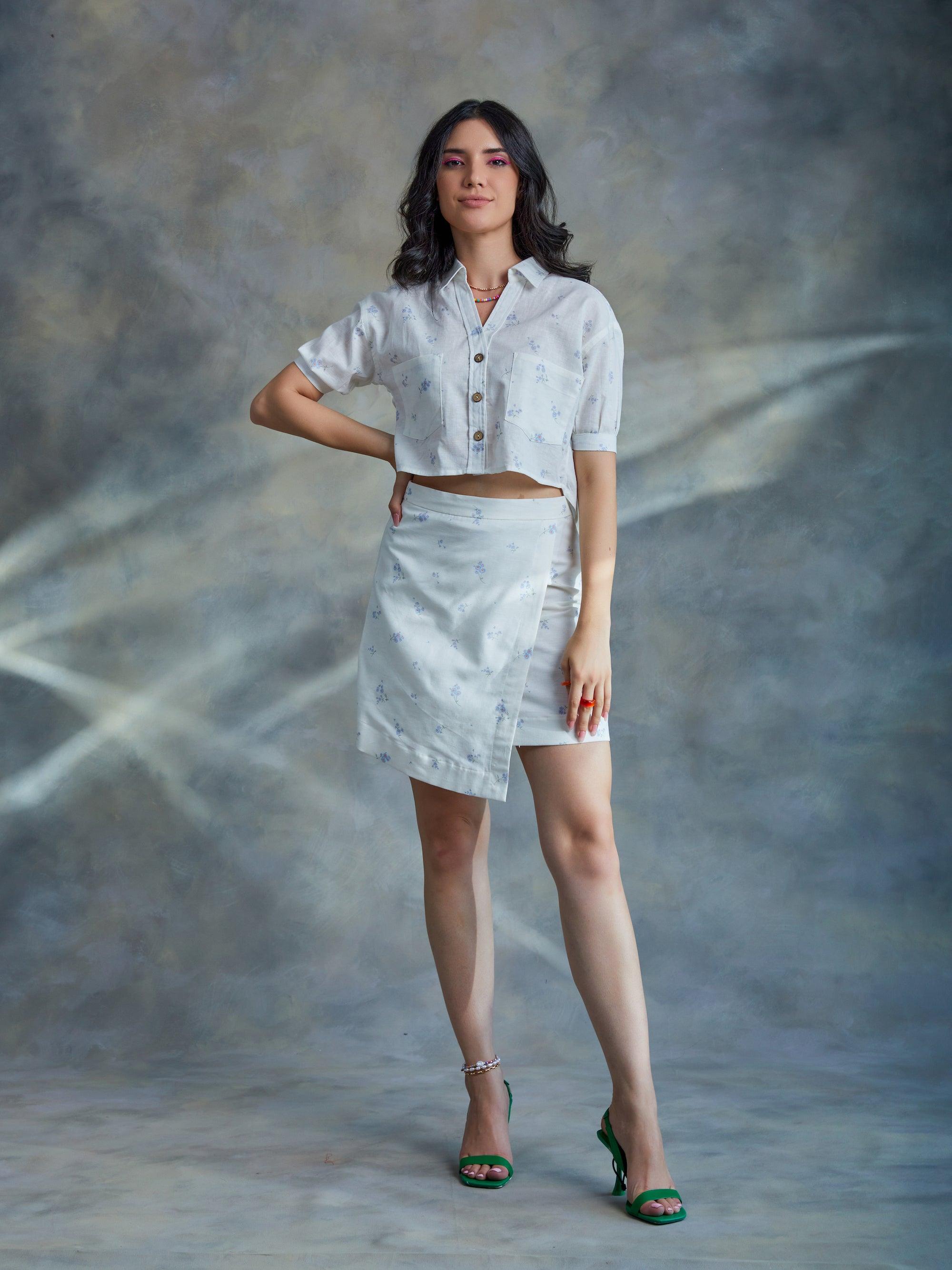 ShopKapaas Ditsy Blue Printed Linen Crop top