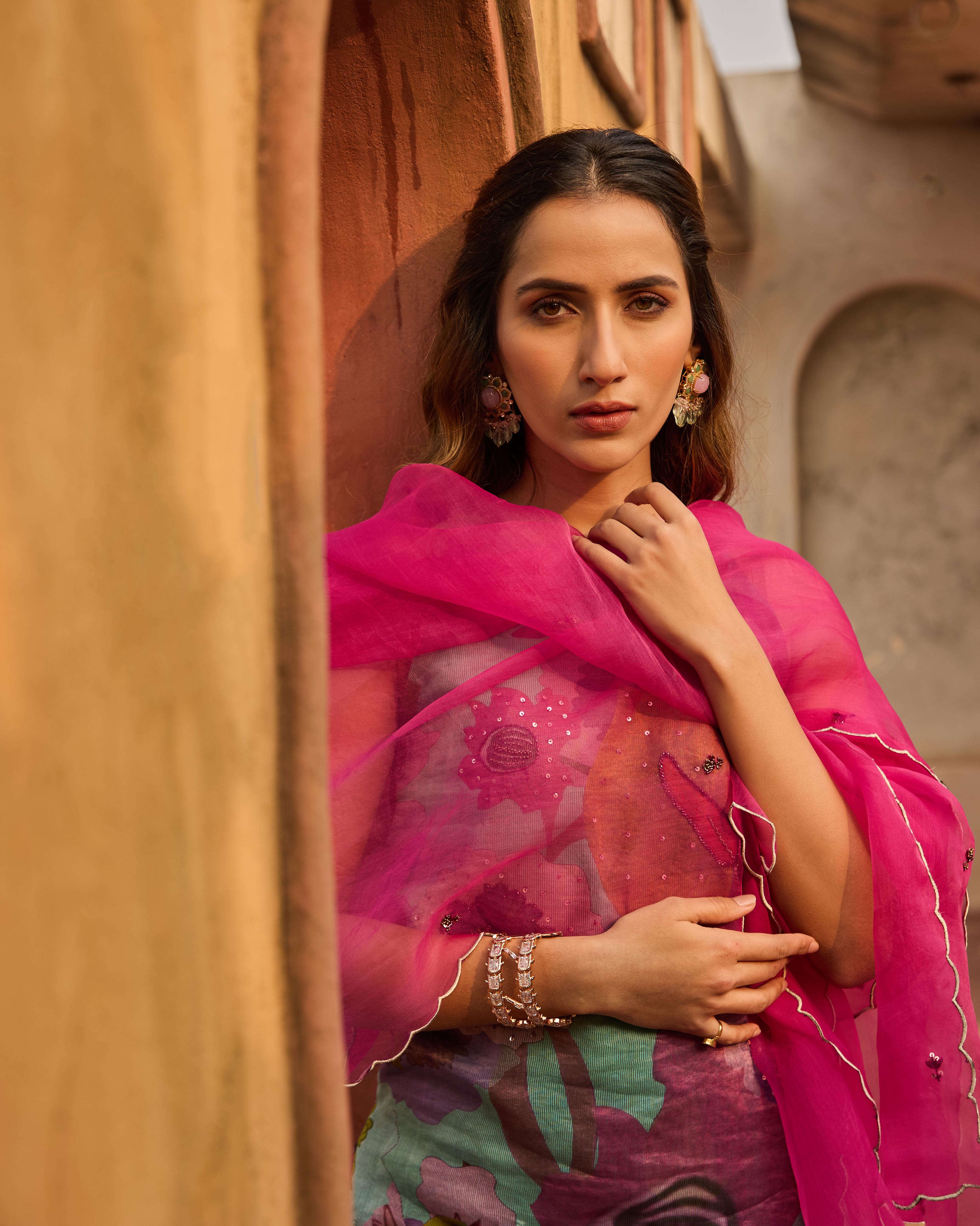 ShopKapaas Sunehri Kurti Set - With Dupatta