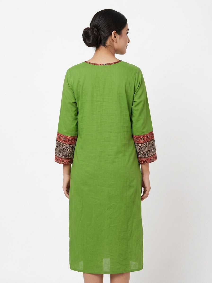 Green Ethnic Print V-Neck Kurti