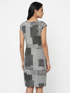 Women's Black & White Abstract Print Regular Fit Dress
