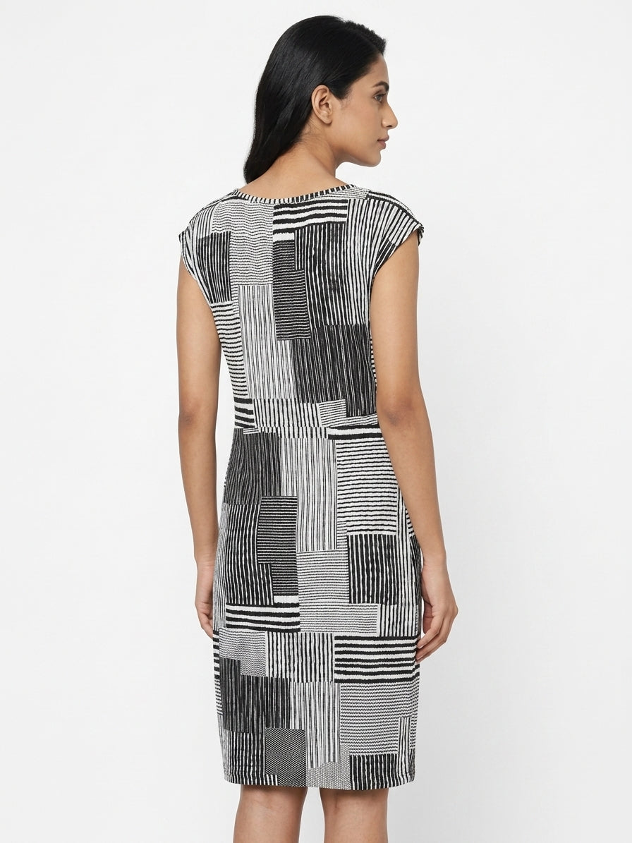 Women's Black & White Abstract Print Regular Fit Dress