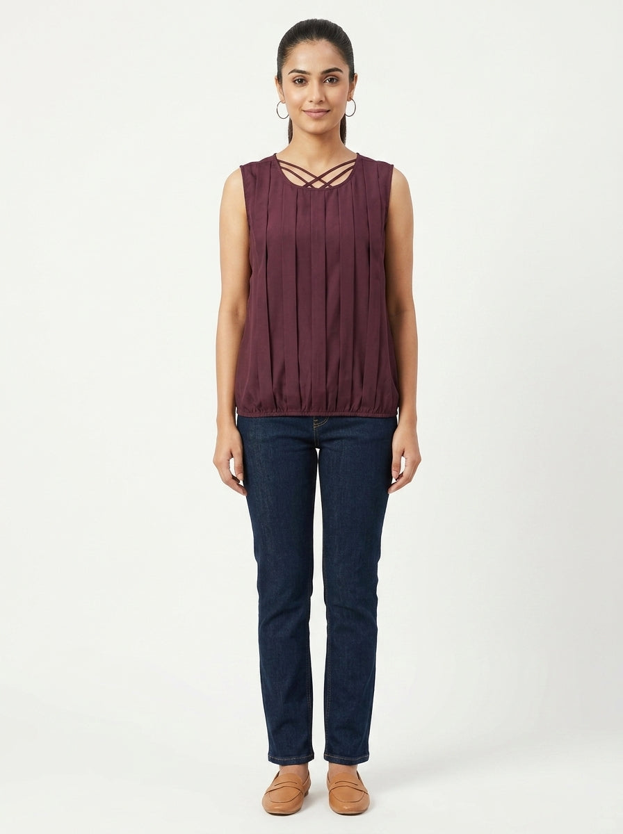 Women's Wine Solid Pleated Sleeveless Relaxed Fit Top