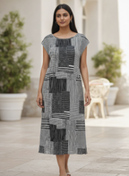 Women's Black & White Abstract Print Regular Fit Dress