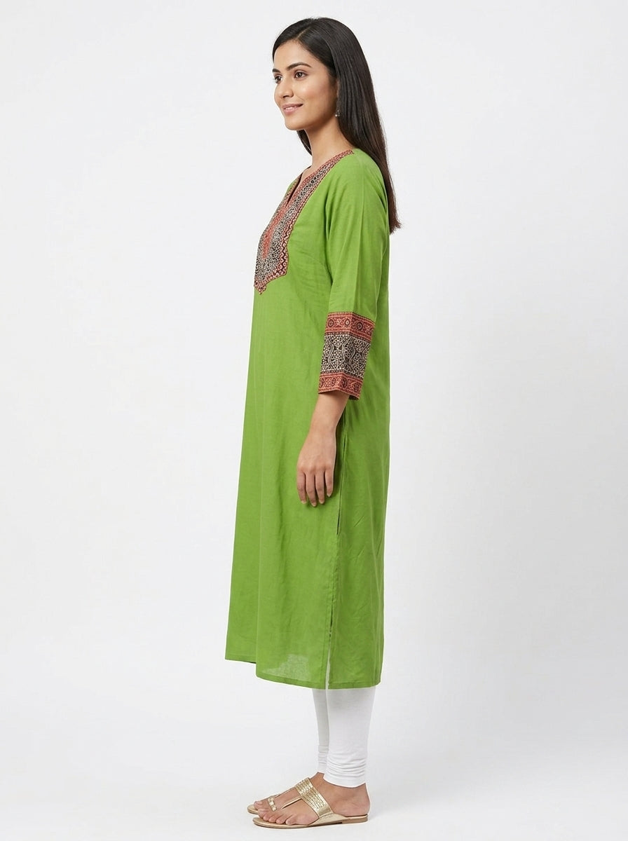 Green Ethnic Print V-Neck Kurti