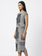 Women's Black & White Abstract Print Regular Fit Dress