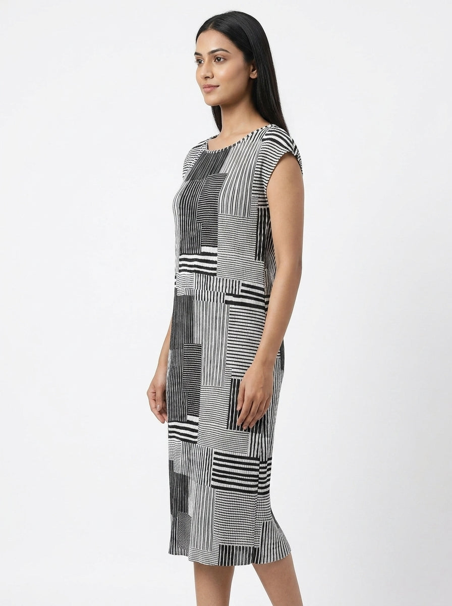 Women's Black & White Abstract Print Regular Fit Dress