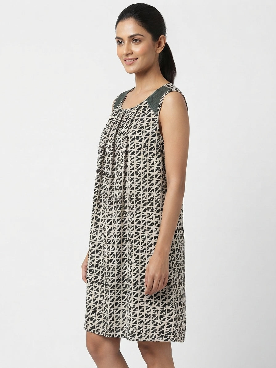 Women's Off White & Black Abstract Print Sleeveless Dress