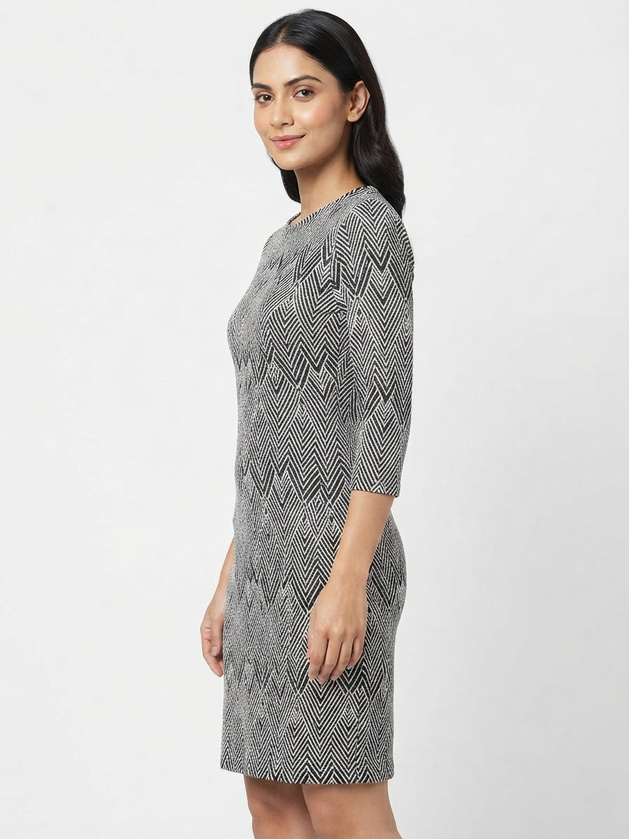 Black & White Geometric Print Round Neck Casual Dress
