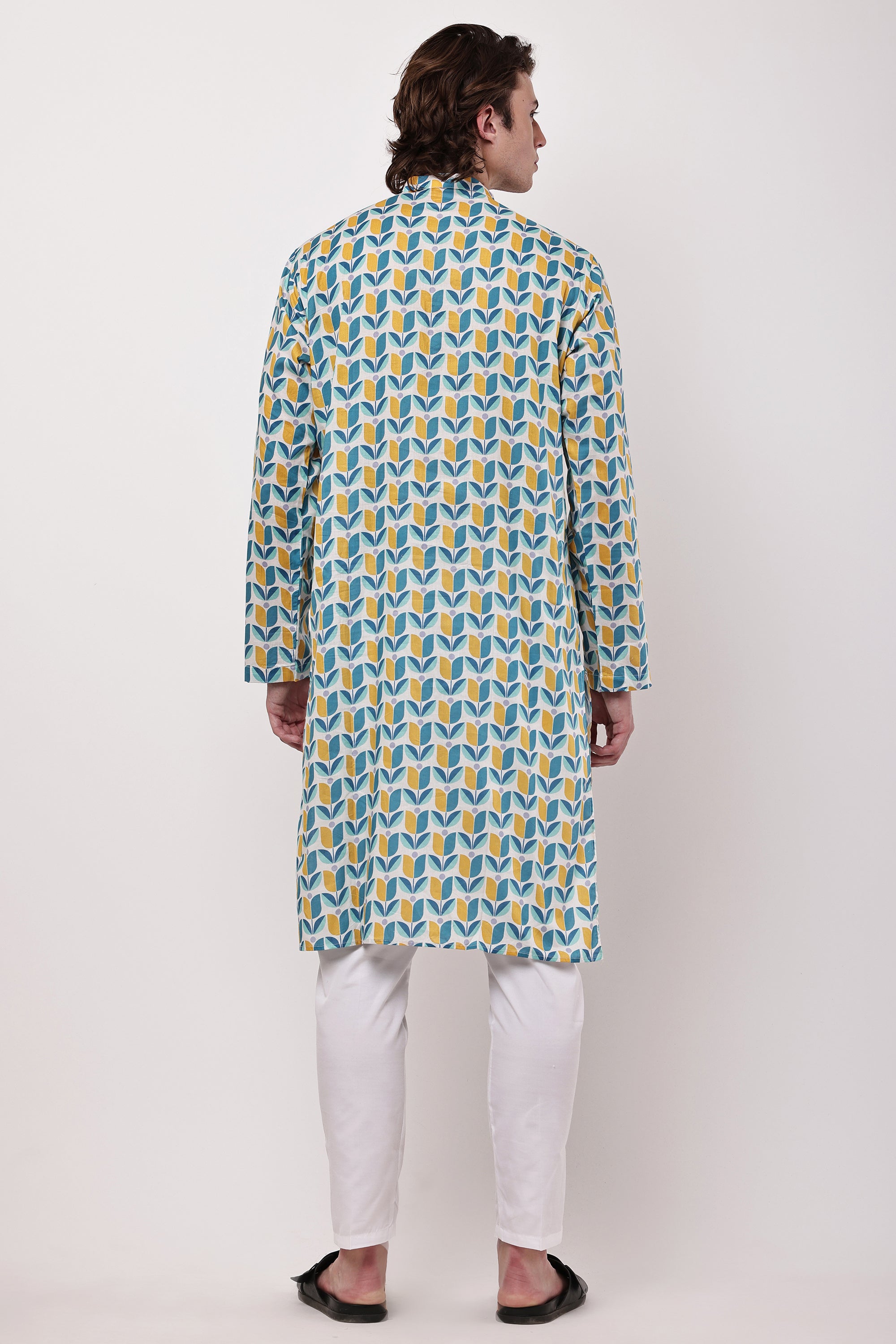 Samayanusar Men Abstract Leaf Printed Straight Kurta Set