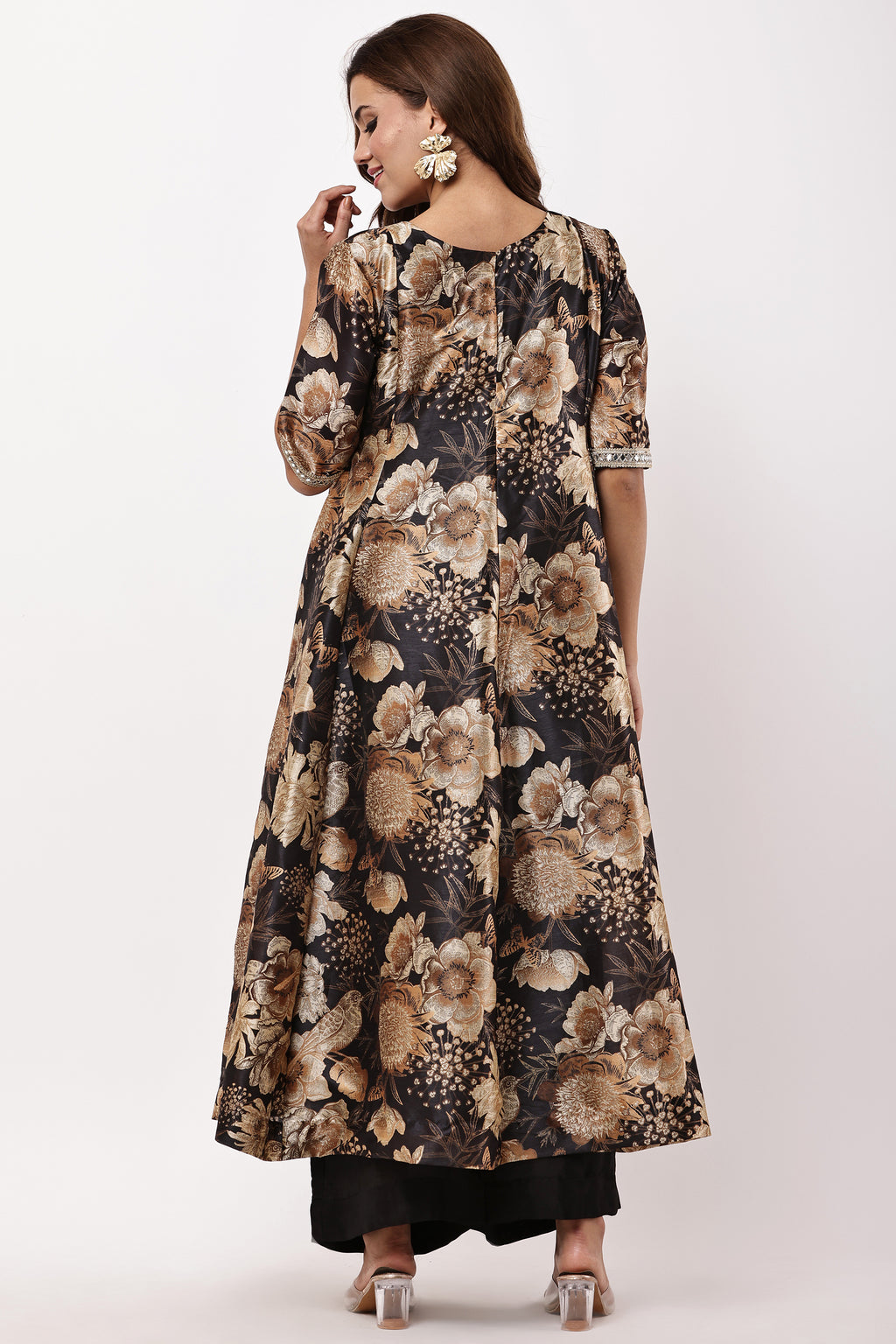 Samayanusar Women Black & Gold-Toned Floral Kurta Set