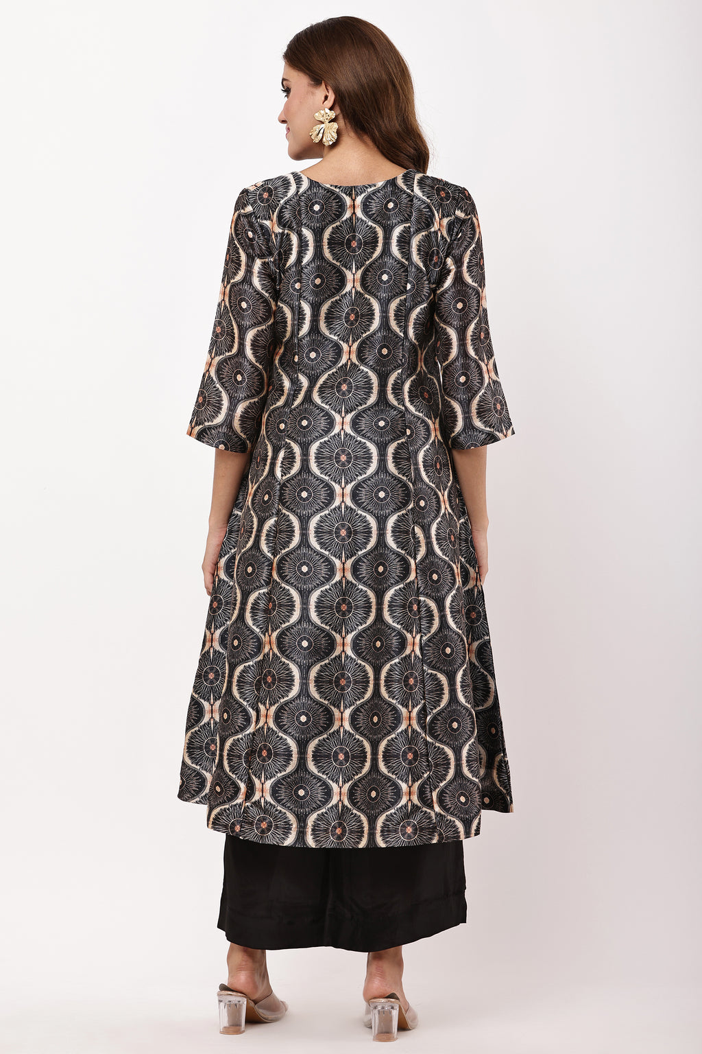 Samayanusar Women Black & Beige Printed Kurta Set