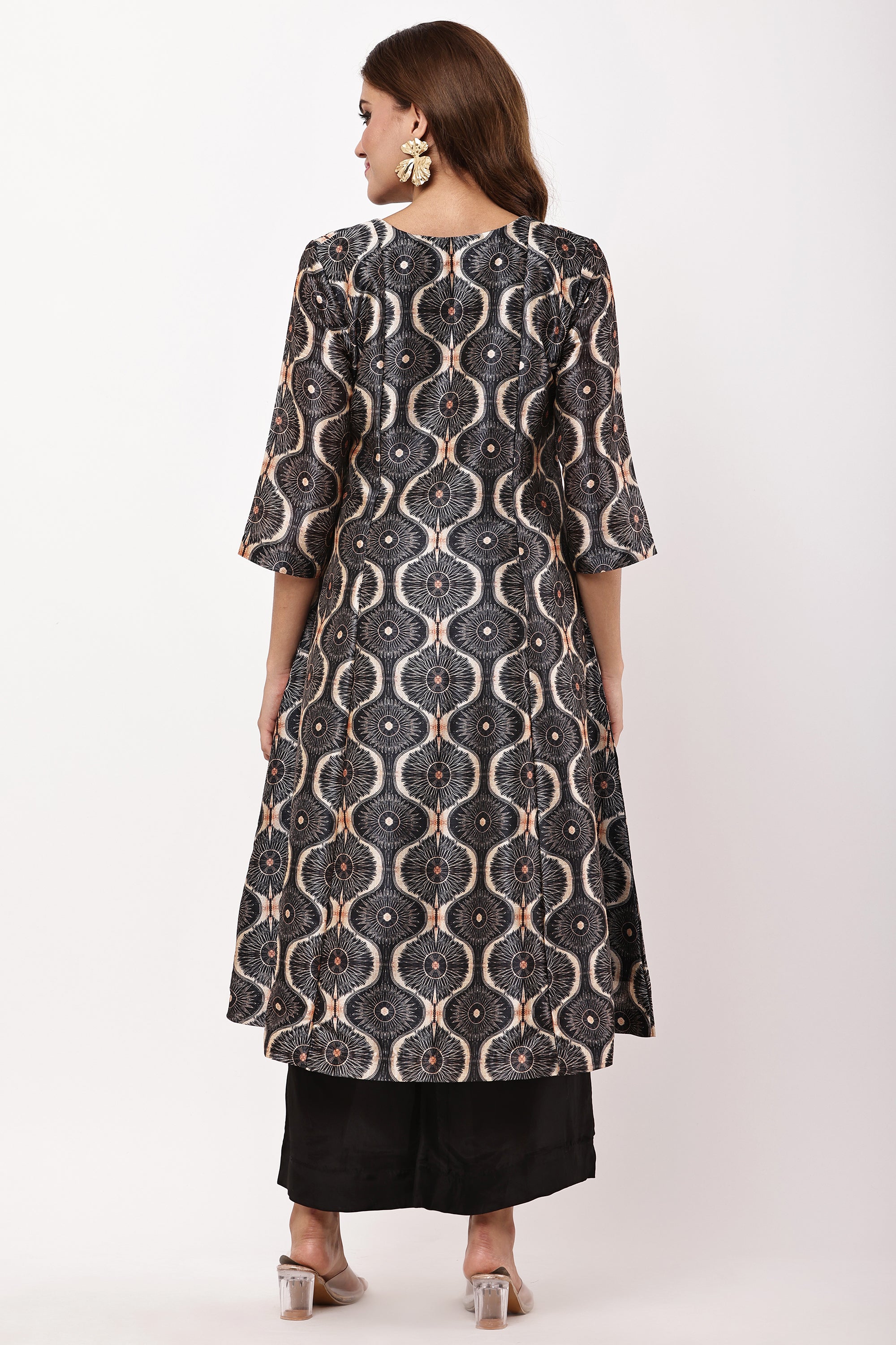 Samayanusar Women Black & Beige Printed Kurta Set