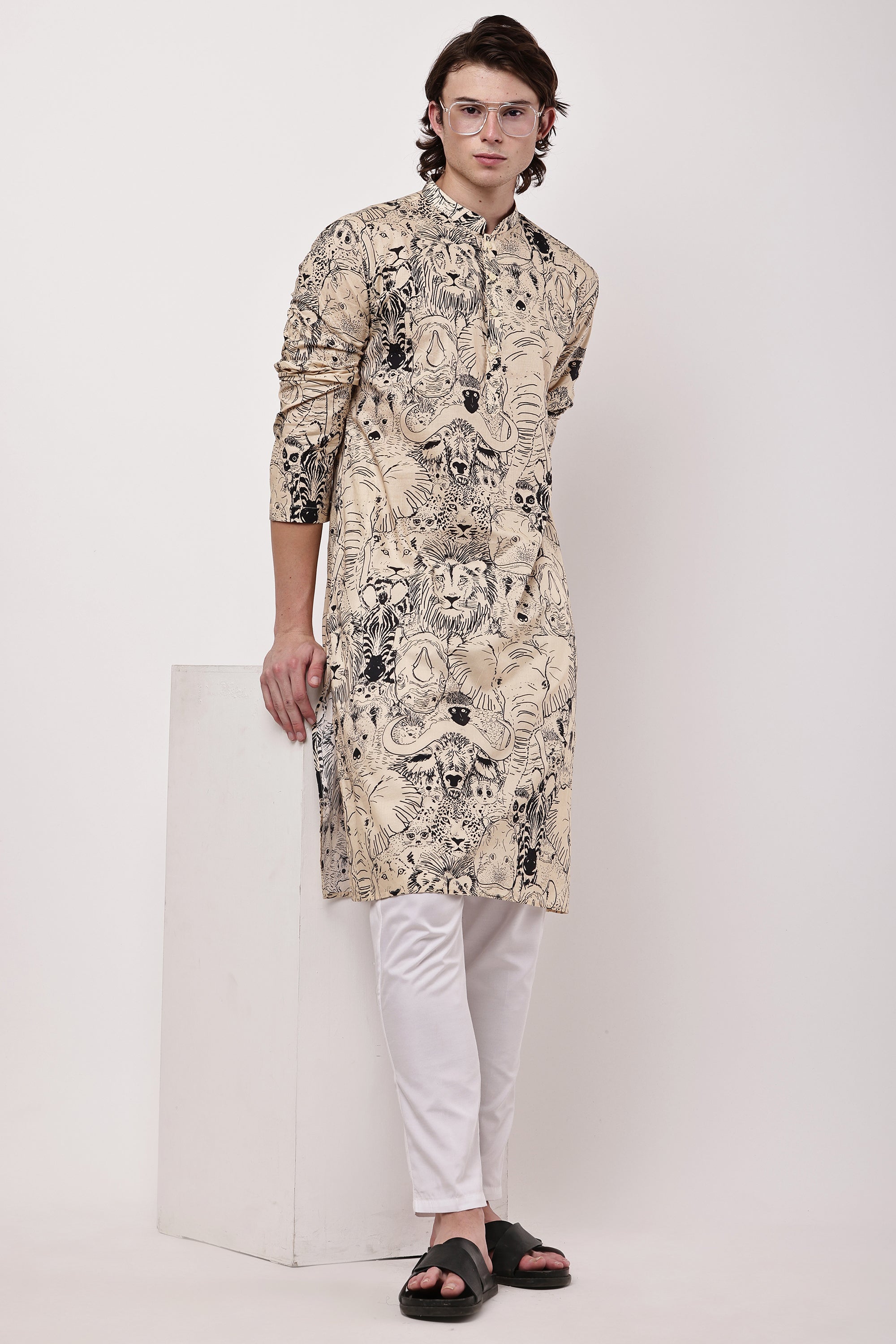 Samayanusar Men Hand-Sketched Safari Print Straight Kurta