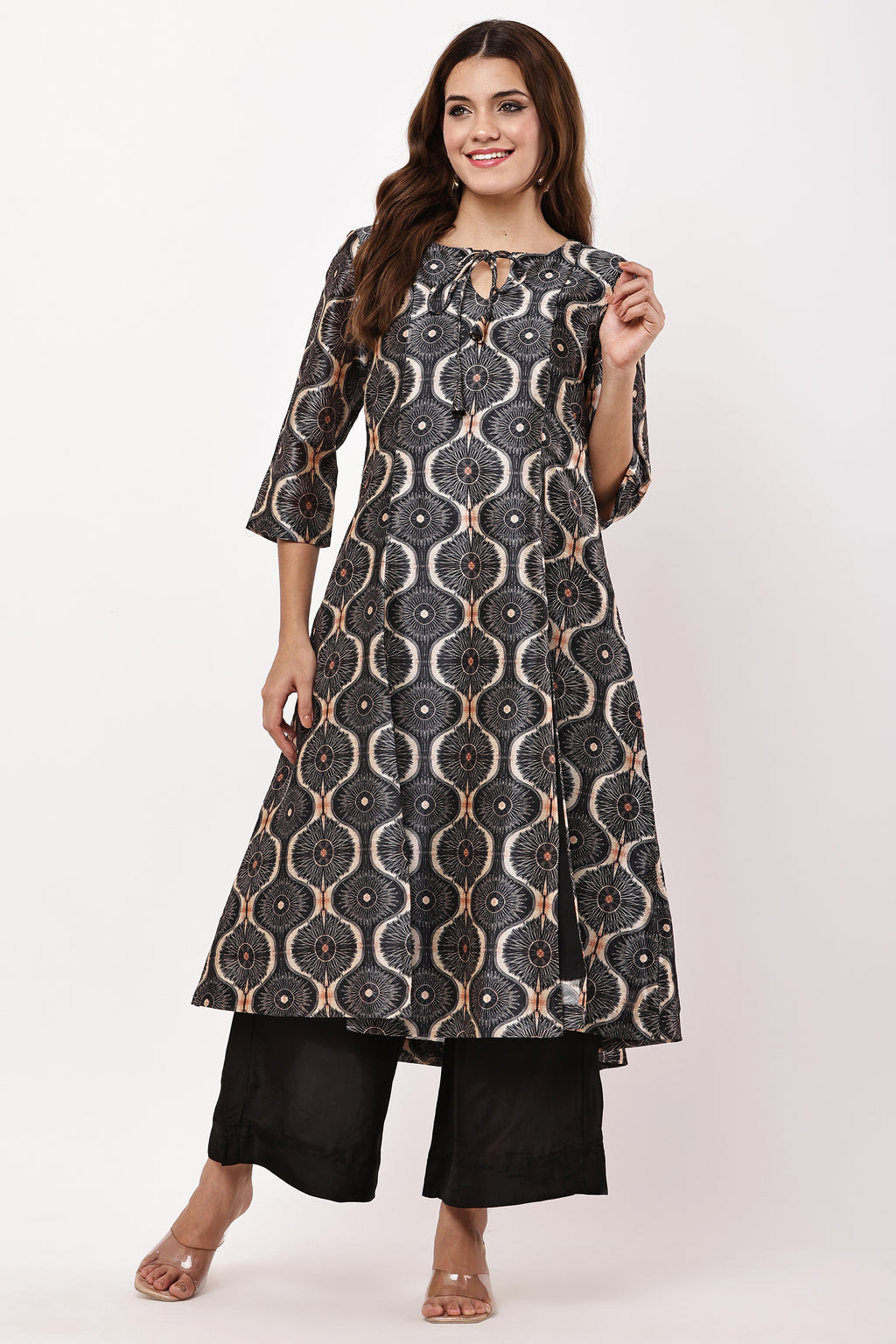 Samayanusar Women Black & Beige Printed Kurta Set